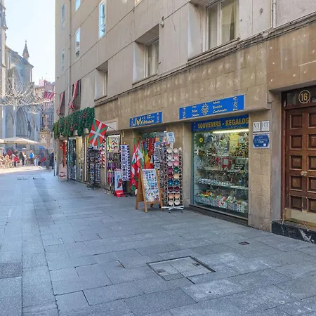 Lujoso Piso En Casco Viejo. Bilbao. Free Wifi. 毕尔巴鄂